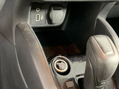 Used 2021 Nissan Versa S FWD image 18