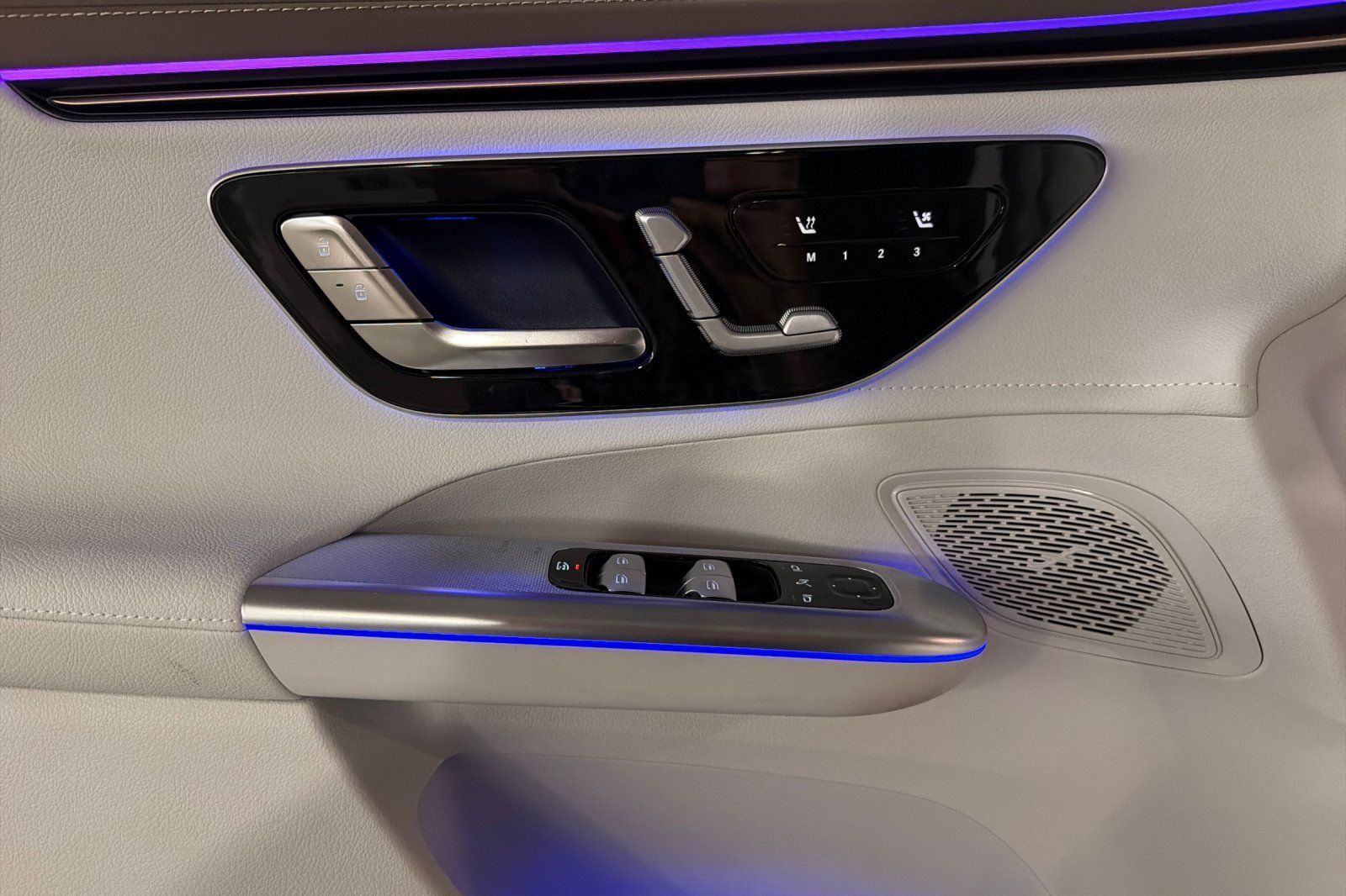 New 2027 Mercedes-Benz EQE 320+ SUV image 10