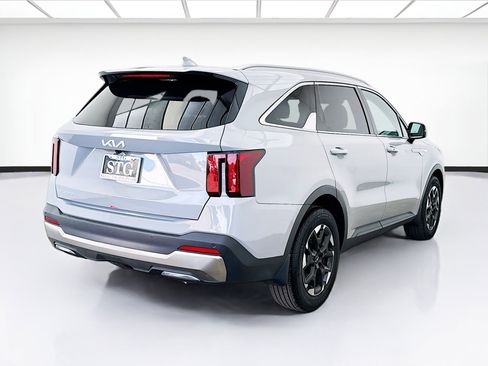 Used 2025 Kia Sorento S w/ Panoramic Sunroof Package image 4