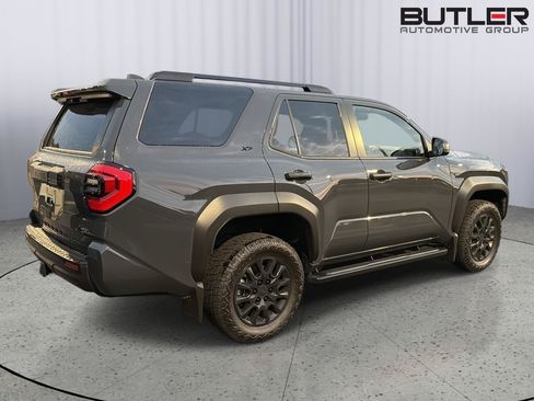 Used 2026 Toyota 4Runner SR5 AWD/4WD image 9