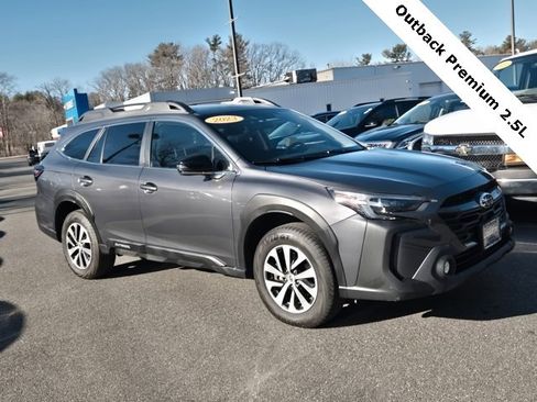 Used 2023 Subaru Outback Premium image 3