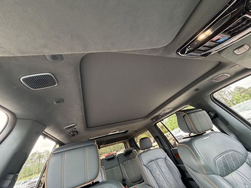 Used 2023 Jeep Grand Wagoneer Series III AWD/4WD image 23