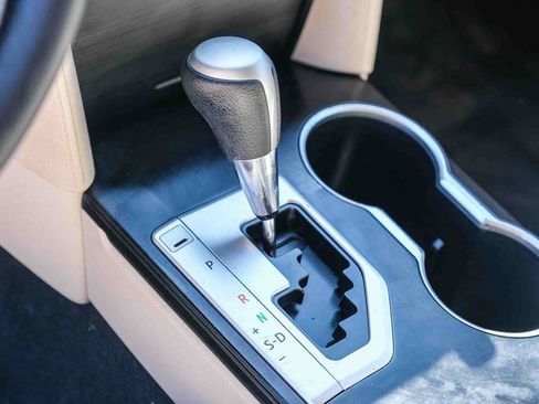 Used 2013 Toyota Camry LE FWD image 21
