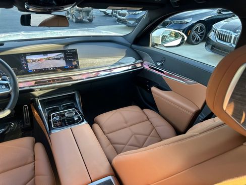 Certified 2025 BMW 740i image 21