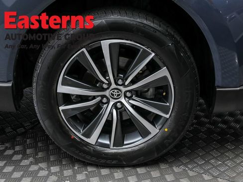 Used 2024 Toyota Venza LE image 29