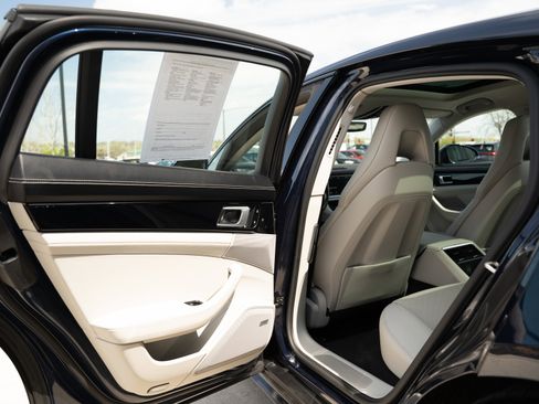 Used 2020 Porsche Panamera 4 image 29