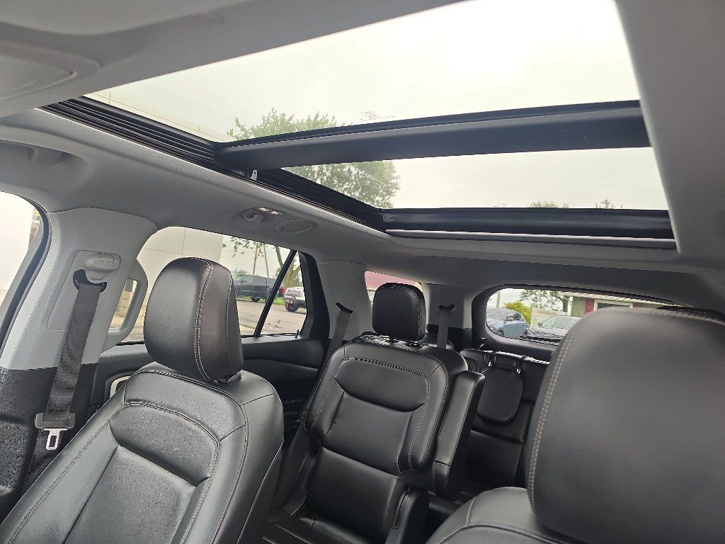 Used 2021 Ford Explorer XLT w/ Equipment Group 202A AWD/4WD image 20