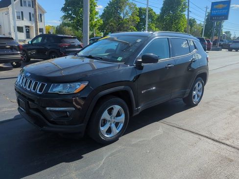 Used 2019 Jeep Compass Latitude w/ Popular Equipment Group AWD/4WD image 4