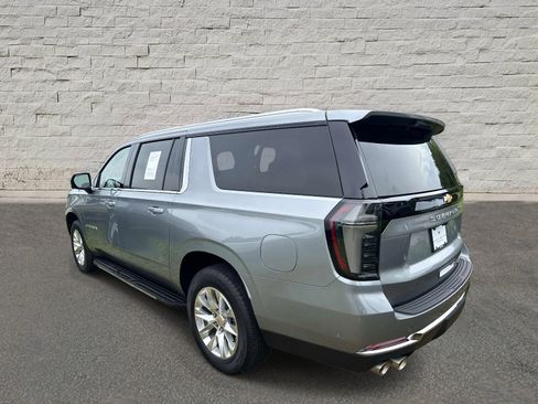 Used 2025 Chevrolet Suburban Premier RWD image 7