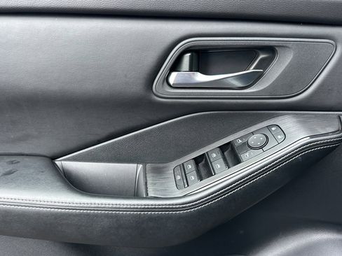 Used 2024 Nissan Rogue SV image 11