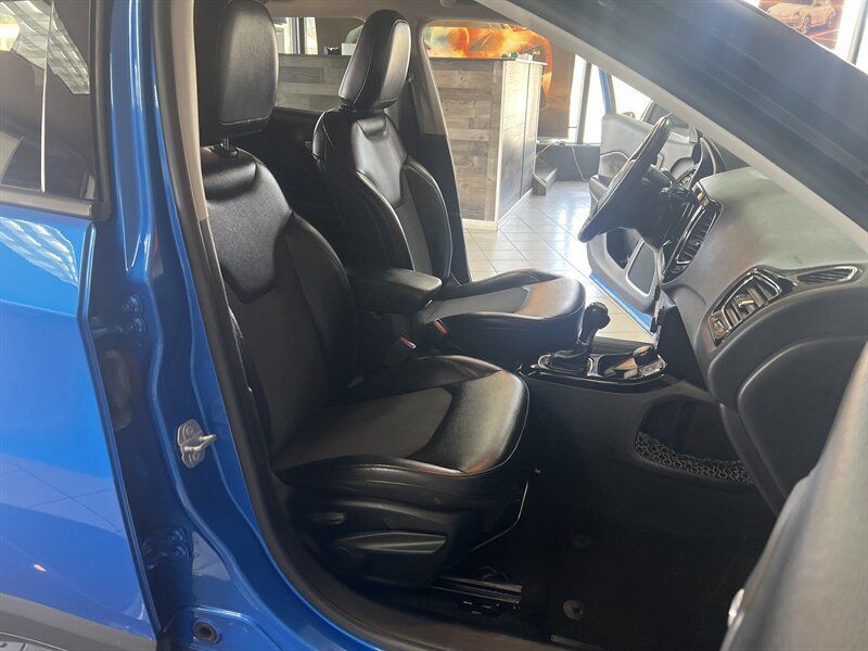 Used 2018 Jeep Compass Latitude w/ Popular Equipment Group AWD/4WD image 21