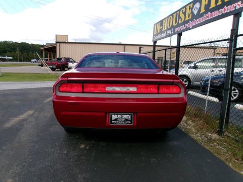 Used 2010 Dodge Challenger SE image 13