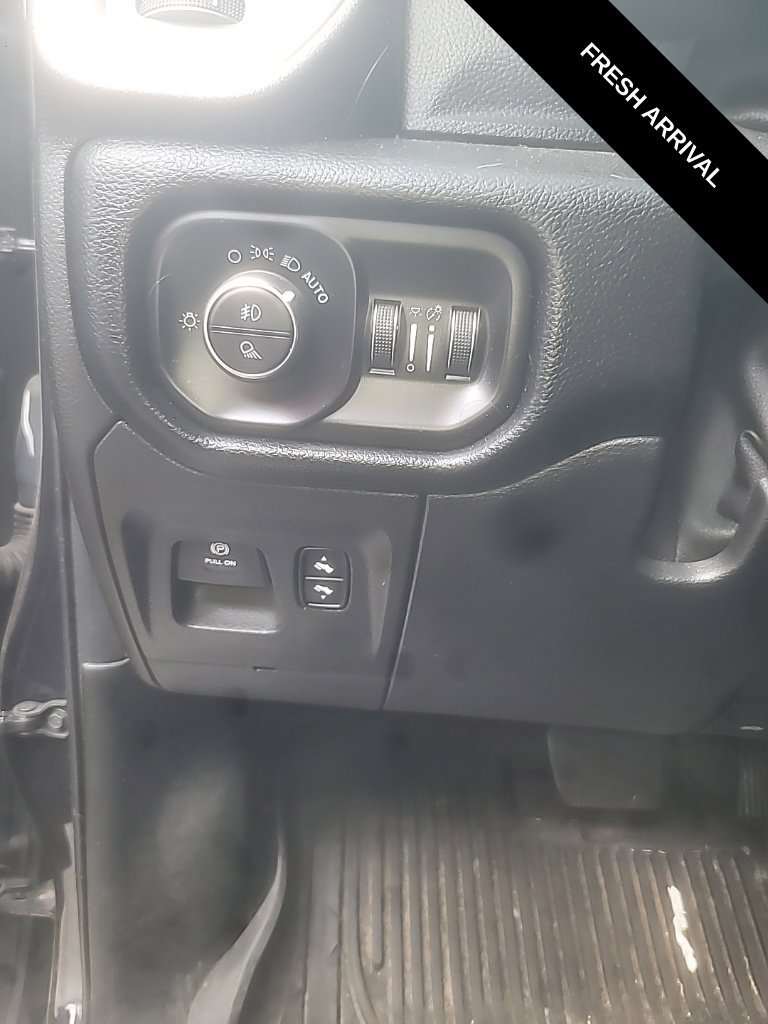 Used 2019 RAM 1500 Laramie AWD/4WD image 12