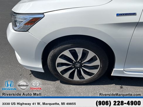 Used 2017 Honda Accord Touring image 11