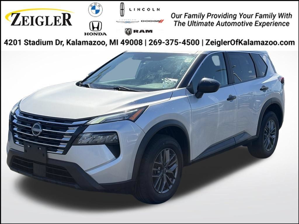 Used 2024 Nissan Rogue S AWD/4WD image 1