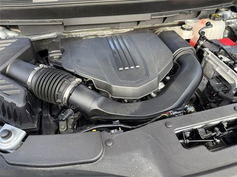 Used 2024 Chevrolet Traverse RS image 24