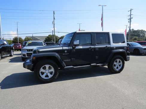 Used 2017 Jeep Wrangler Unlimited Sahara w/ Quick Order Package 24E Chief AWD/4WD image 6