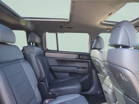 Used 2025 Hyundai Santa Fe Calligraphy AWD/4WD image 18