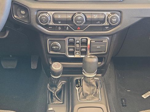 Used 2025 Jeep Wrangler Sport S image 25