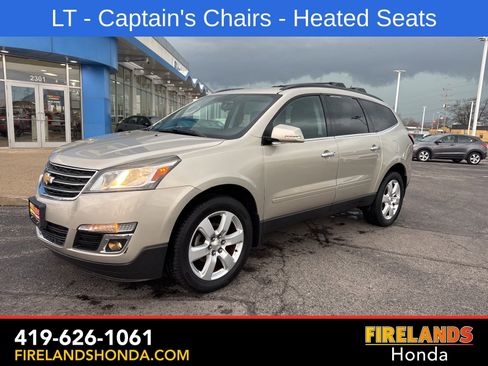 Used 2017 Chevrolet Traverse LT w/ Style and Technology Package FWD image 2