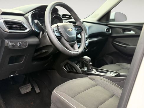 Used 2022 Chevrolet TrailBlazer LT w/ Driver Confidence Package image 9