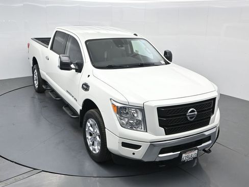 Used 2021 Nissan Titan SV w/ SV Convenience Package image 52