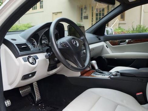 Used 2010 Mercedes-Benz C 300 Sedan image 8