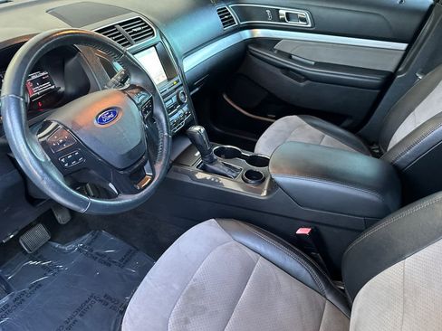 Used 2017 Ford Explorer XLT w/ Equipment Group 202A FWD image 11