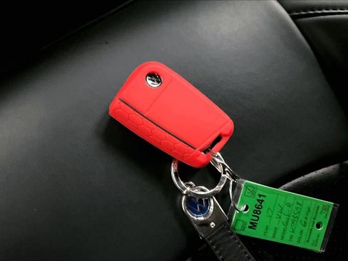 Used 2017 Volkswagen Golf R 4-Door image 13