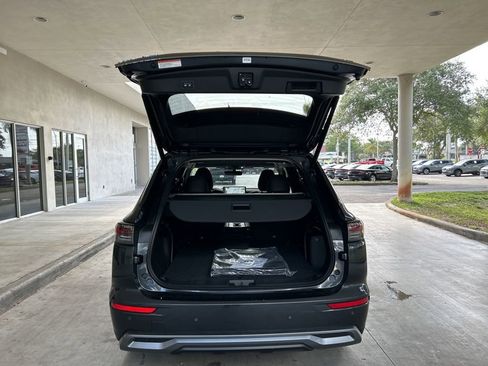 New 2025 Mitsubishi Outlander SE image 31