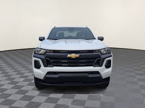 Used 2024 Chevrolet Colorado LT RWD image 2