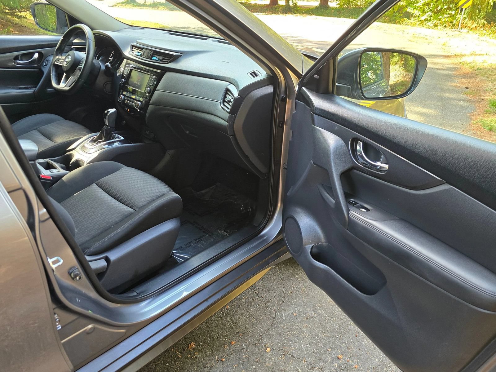 Used 2019 Nissan Rogue SV FWD image 13
