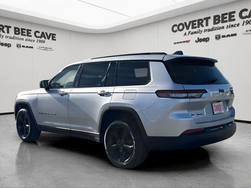 Used 2022 Jeep Grand Cherokee L Limited w/ Black Appearance Package image 6