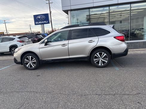 Used 2018 Subaru Outback 3.6R Limited image 11
