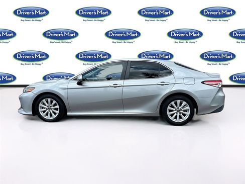 Used 2018 Toyota Camry LE FWD image 4