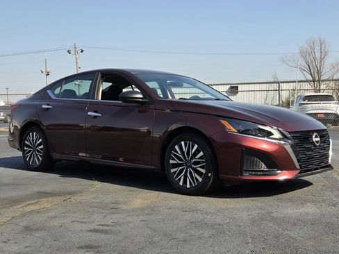 Used 2025 Nissan Altima 2.5 SV image 4