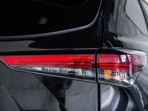 Used 2022 Toyota Highlander XSE image 6