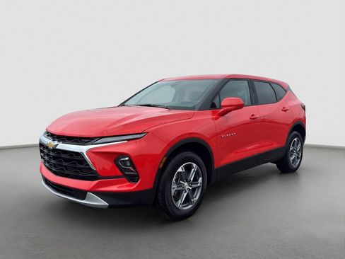 Used 2026 Chevrolet Blazer LT FWD image 1