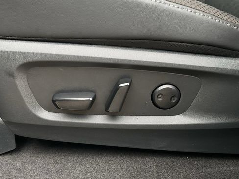 New 2026 Nissan Pathfinder SL FWD image 10