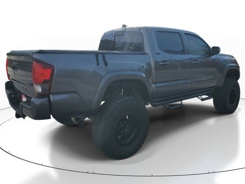 Used 2021 Toyota Tacoma SR5 w/ Technology Package image 6