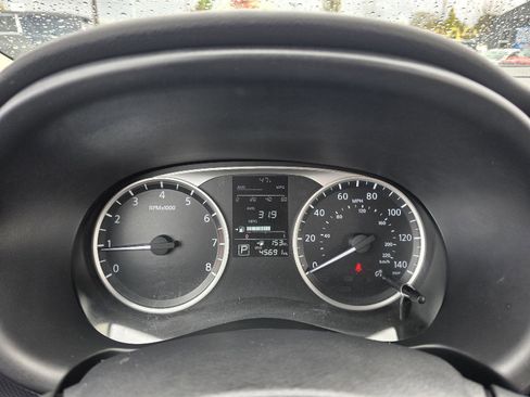 Used 2022 Nissan Kicks S FWD image 11