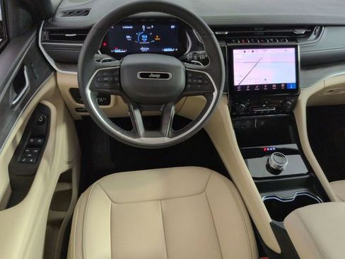 Certified 2025 Jeep Grand Cherokee L Limited image 28