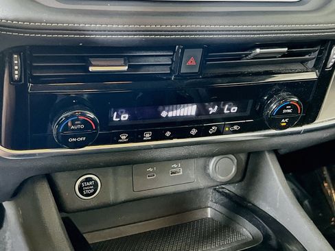 Used 2021 Nissan Rogue SV AWD/4WD image 15