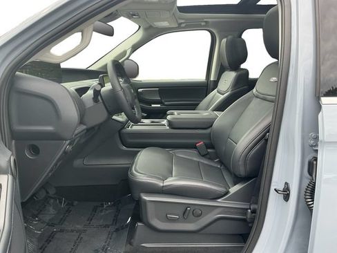 Certified 2026 Ford Expedition Platinum w/ Driver's Package AWD/4WD image 10