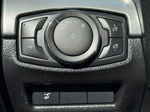Used 2018 Ford Explorer XLT w/ Equipment Group 201A AWD/4WD image 41