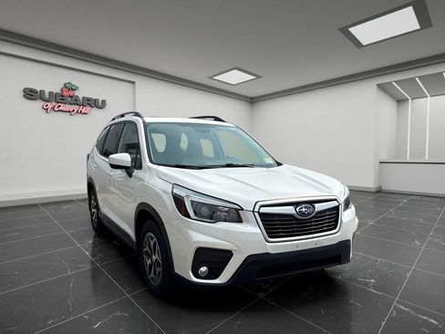 Used 2021 Subaru Forester Premium AWD/4WD image 2