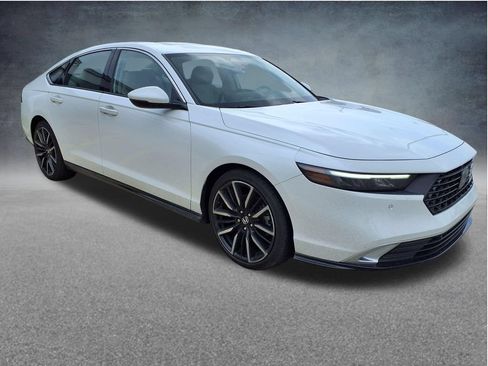 Used 2023 Honda Accord Touring image 9
