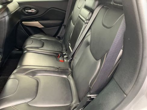 Used 2018 Jeep Cherokee Limited w/ High Altitude Package AWD/4WD image 18