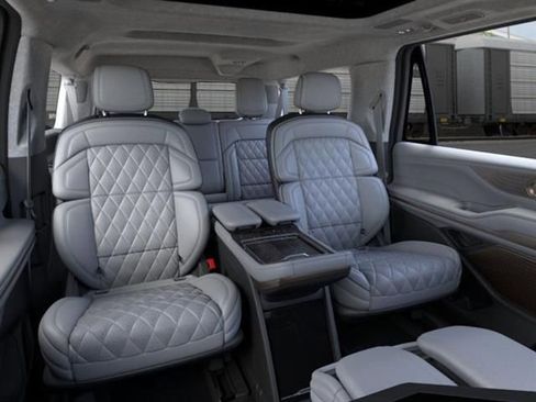 New 2026 Lincoln Navigator L Black Label AWD/4WD image 11