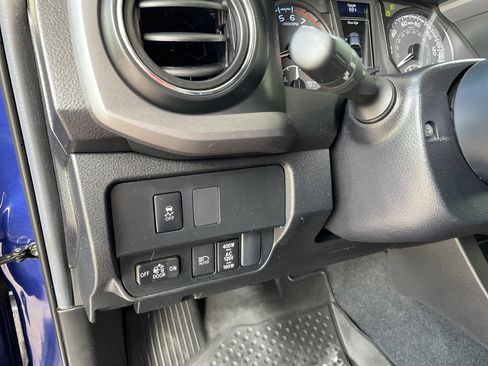 Used 2022 Toyota Tacoma TRD Off-Road image 26